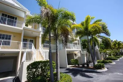 Image de Réservez pour l'été maintenant! Profitez de cette maison Great Little Harbour Town avec vue sur l'eau