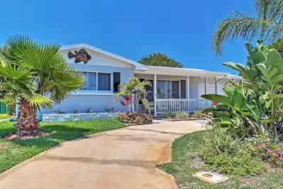Image de Bungalow 2br Ormond Beach avec patio et cadre calme
