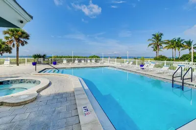 Image de Redington Shores Condo w / balcon face à l'océan!