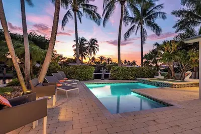 Image de 10% de réduction maintenant! ! Bord de l'eau avec piscine privée. Marcher À La Plage