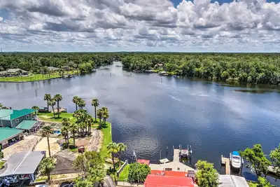Image de Homosassa River Home avec rampe de mise à l'eau et kayaks privés
