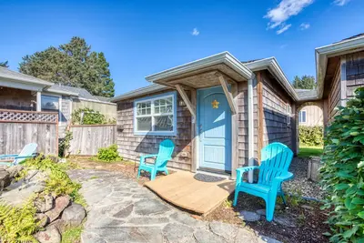 Image de Chalet de plage de luxe pour les chiens à un pâté de maisons de la plage et à proximité de la ville!