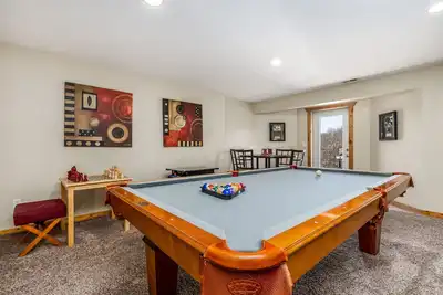 Image de Vue sur la vallée! Bain tourbillon extérieur, cheminée, table de billard, Nouveau jeu d'arcade, Xbox One