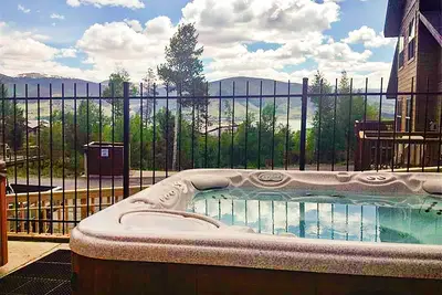 Image de Condo pittoresque Silverthorne avec piscine et vue!