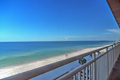 Image de 1br Waterfront St Petersburg Condo sur Sunset Beach!