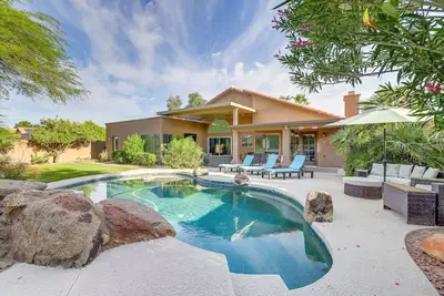 Image de Phoenix House avec piscine privée d'eau salée chauffée!