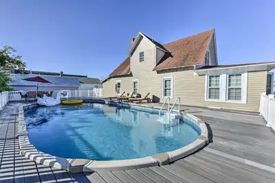 Image de Wildwood House pittoresque w / Pool - à pied de la plage!