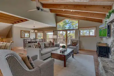 Image de Grande salle ensoleillée, décor amélioré et literie; Hoa Pool, Sandy Beach, Pier, Tennis