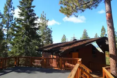 Image de Vue Sur Le Lac! Grande maison à Dollar Point! Piscine, plage, tennis et plus!