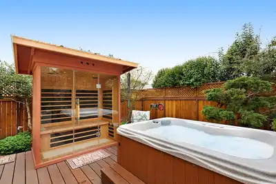 Image de Au coeur du comté de Sonoma, près des établissements vinicoles et des parcs - plus un bain à remous privé!