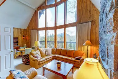 Image de Maison moderne w \/ bain à remous privé, une grande terrasse et des vues magnifiques - à proximité de la ville!