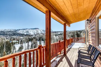 Image de Maison de ski confortable avec terrasse et salle de jeux à seulement 1 mile de Brian Head - idéal pour les groupes!