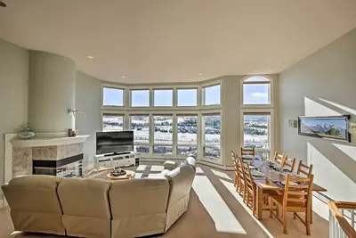 Image de 3br Townhome surplombe la vallée du Fraser et le parc d'hiver