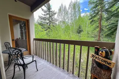 Image de Ski In / Ski out, à pied de Beaver Creek Village, Yr Hot Tub, emplacement idéal, Townsend Place Condo!