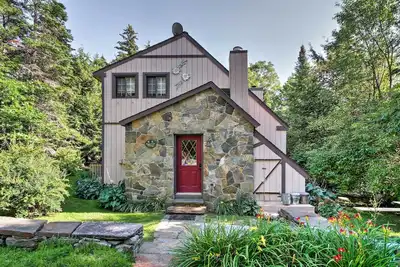 Image de West Dover Home w / Hot Tub - Courte distance en voiture du mont. Neige