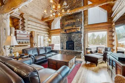 Image de Cabane luxueuse sur mesure avec bain à remous privé et cuisine gastronomique