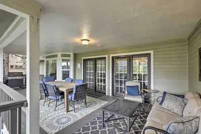 Image de Flagstaff House avec bain à remous, terrasse et vues sur la montagne!