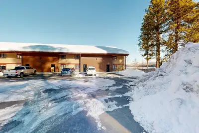 Image de Escapade au bord du lac avec piscine partagée, belle vue et accès à une plage privée!