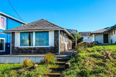 Image de Oceanfront & en excellent quartier à distance de marche des restaurants et des boutiques!