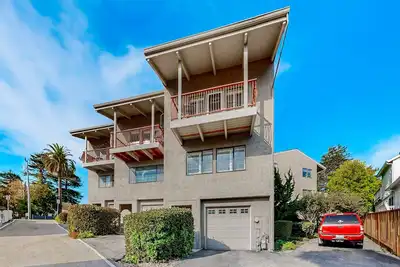 Image de Maison dynamique avec des vues à couper le souffle et un emplacement idéal!