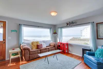 Image de Profitez des arts de Nye Beach, des boutiques, des restaurants et de la plage avec un chien!