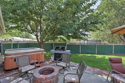 Image de «Red Rock Rambler» 3br Moab Home w / Hot Tub!