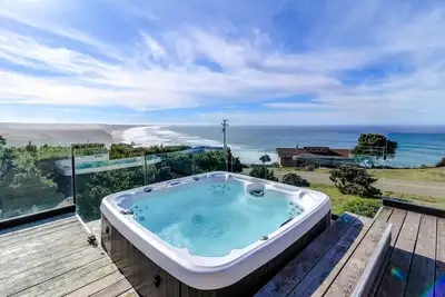 Image de Accueil bord de l'océan avec un bain �� remous privé et magnifique pont!