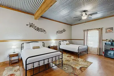 Image de Cabane romantique pour chiens avec une cour sur place, à proximité des établissements vinicoles!