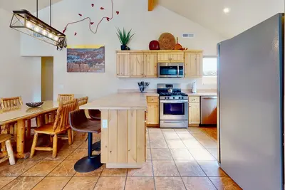 Image de Maison de ville avec 3 chambres à coucher + superbes vues + bain à remous privé