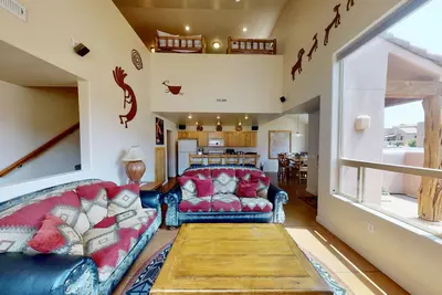 Image de Condo spacieux avec de superbes vues depuis le patio!