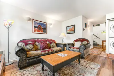 Image de Condo Red Rock avec terrasse et accès à la piscine partagée, au golf et plus encore!