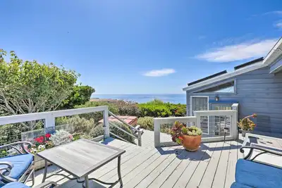 Image de Irish Beach Front 'Sea Haven' House avec bain Ă remous!
