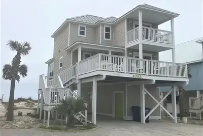 Image de Gulf Front House, chien amical, à 20 pas de la plage!