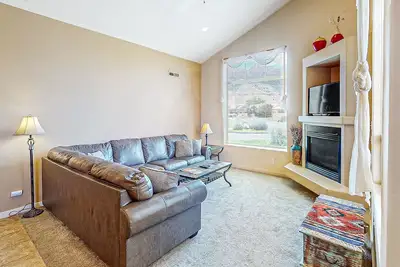 Image de Spacieux les chiens condo w / bain à remous de saison partagée et à la piscine!