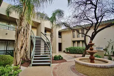 Image de Condo Phoenix avec accès à la piscine - À pied du parc de mode