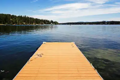 Image de Newport Cabin w / Lakefront Private Porch & Grill!