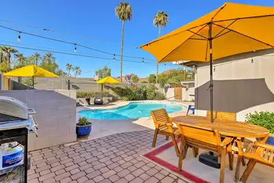 Image de Phoenix House w / Pool & Grill-8 Miles au centre-ville!