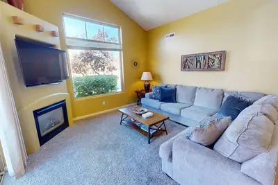 Image de Profitez de la vue dans ce condo avec piscine chauffée complexe, courts de tennis à proximité, Patio privé