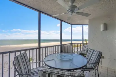 Image de Bien aménagé au 5ème étage, magnifique vue sur le golfe, condo en front de mer, piscine chauffée et Wifi gratuit!