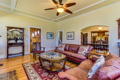 Image de retraite confortable dans le coeur de Fredericksburg - deux maisons parfaite pour les grands groupes