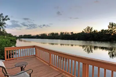 Image de Small and Quiet Lakefront Resort sur Siesta Key W / piscine chauffée et kayaks