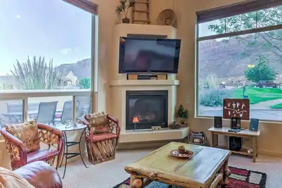 Image de Maison de ville rustique Moab avec vue sur la montagne - Près de l'autoroute
