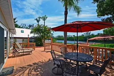 Image de Lakefront Siesta Key Location de vacances Accueil dans Small Private Resort W / Pool