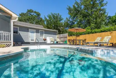 Image de Animaux acceptés Cottage avec piscine, cour clôturée, parking gratuit