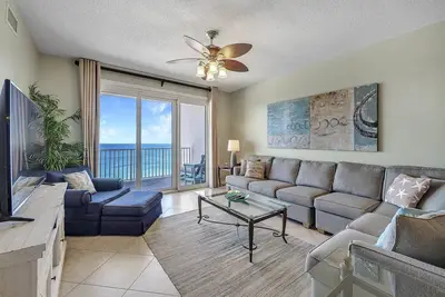 Image de Windemere 1102-Beach View From Terrace avec un intérieur luxueux!