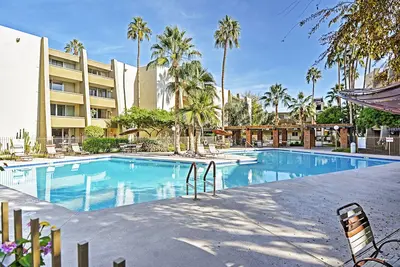 Image de Condo Scottsdale rénové avec 2 Master Suites