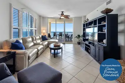 Image de Unité Beach Colony East 10a-Beach Front avec grande terrasse et vue imprenable!