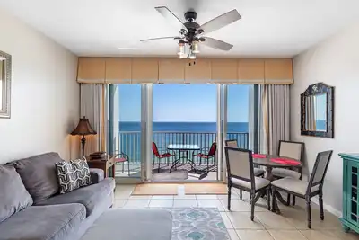 Image de Windemere 904-Beach Front Terrace w / Luxurious Interior & Poolside Cabana!