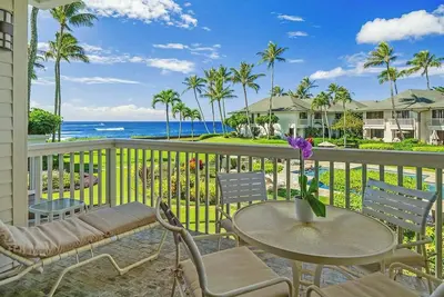 Image de Poipu Kapili # 42: deuxième étage avec l'océan et la piscine avec Ac