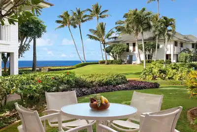 Image de Poipu Kapili # 49: Rez-de-chaussée Unité d'extrémité - Ac, Nice vue sur l'océan et vie spacieuse